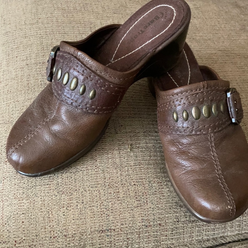 3 for $10!   Bear Traps women’s clogs, brown, size 7 1/2